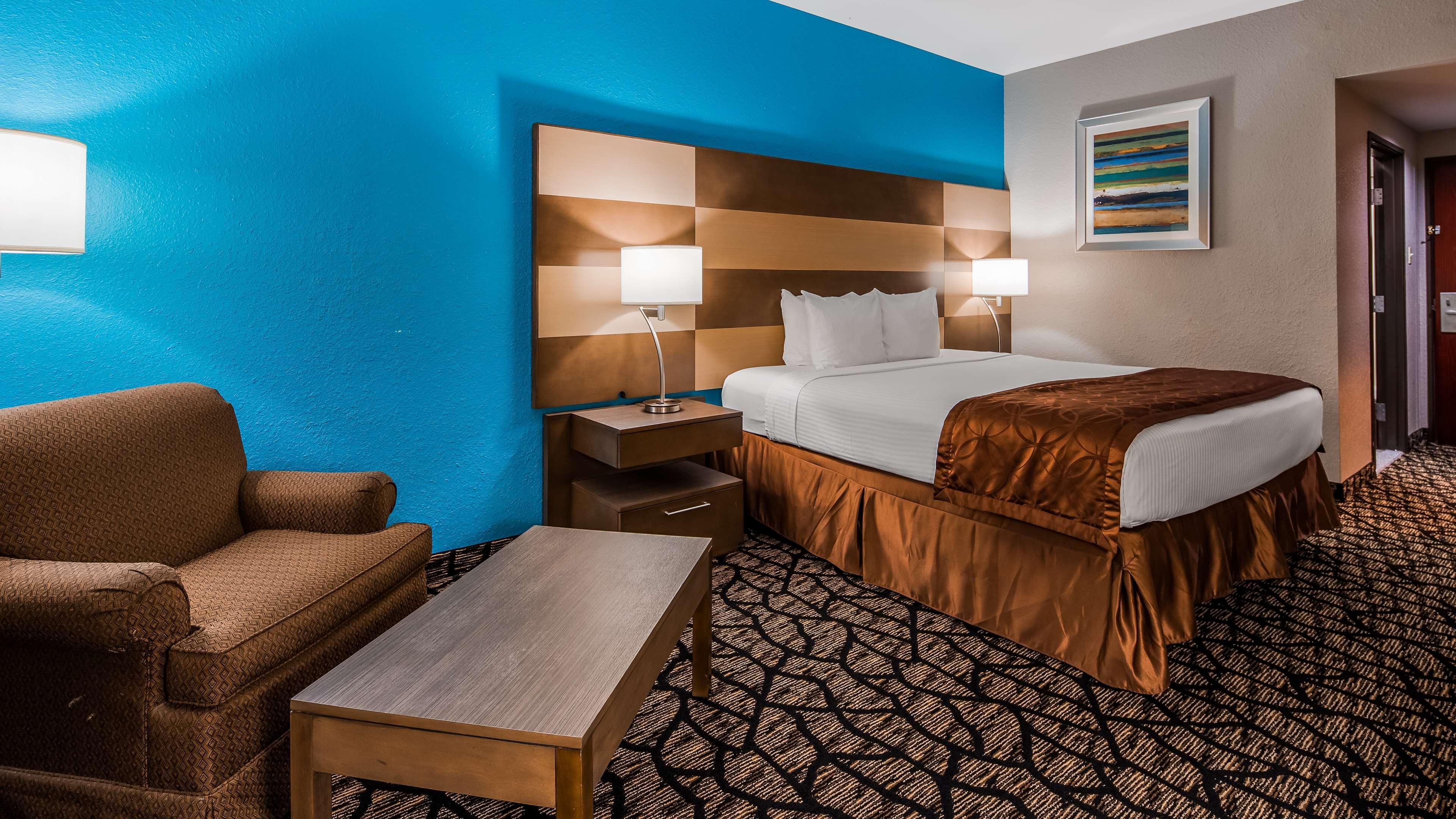 Western Executive Hotel 3*