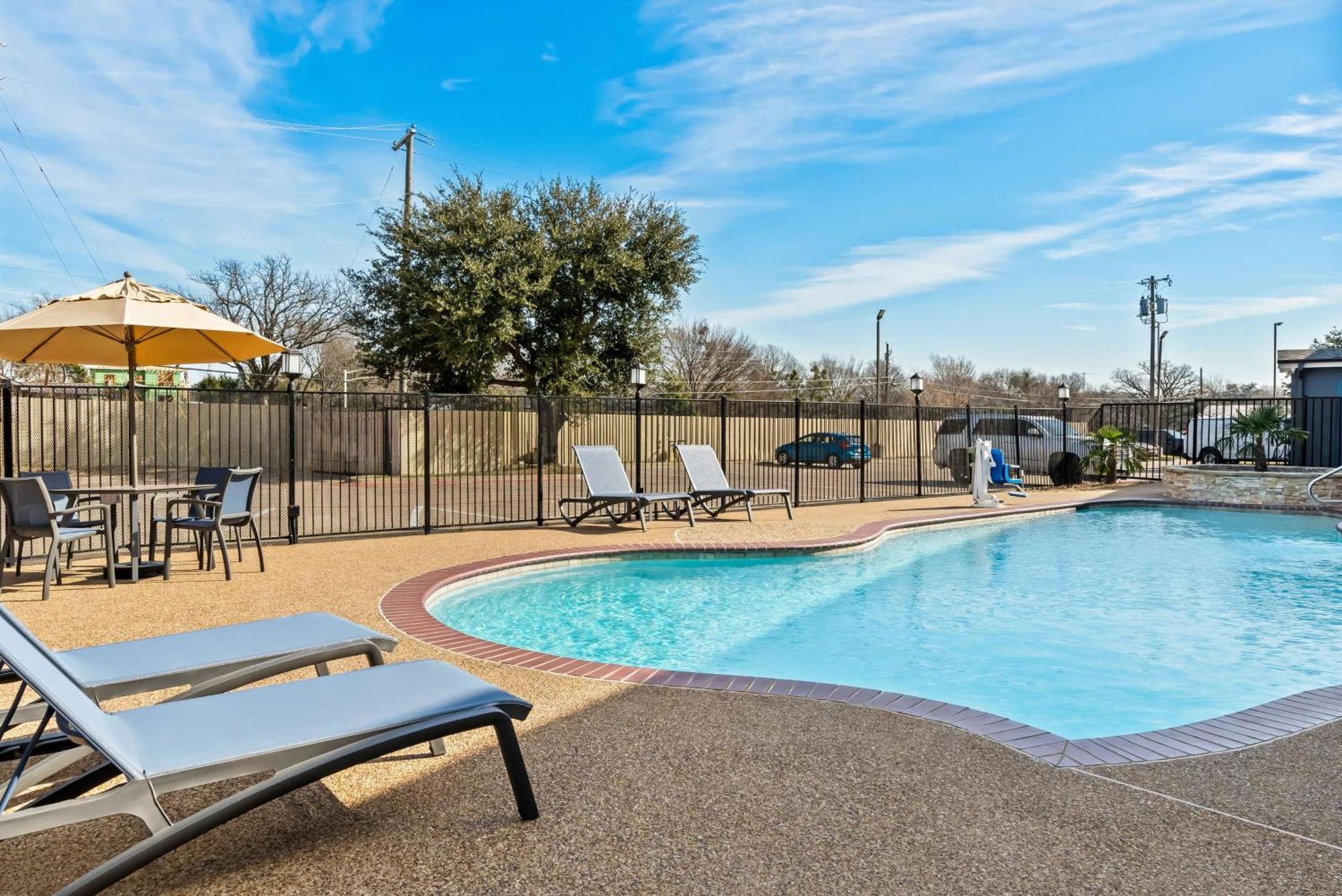 Hotel Western Executive Seagoville