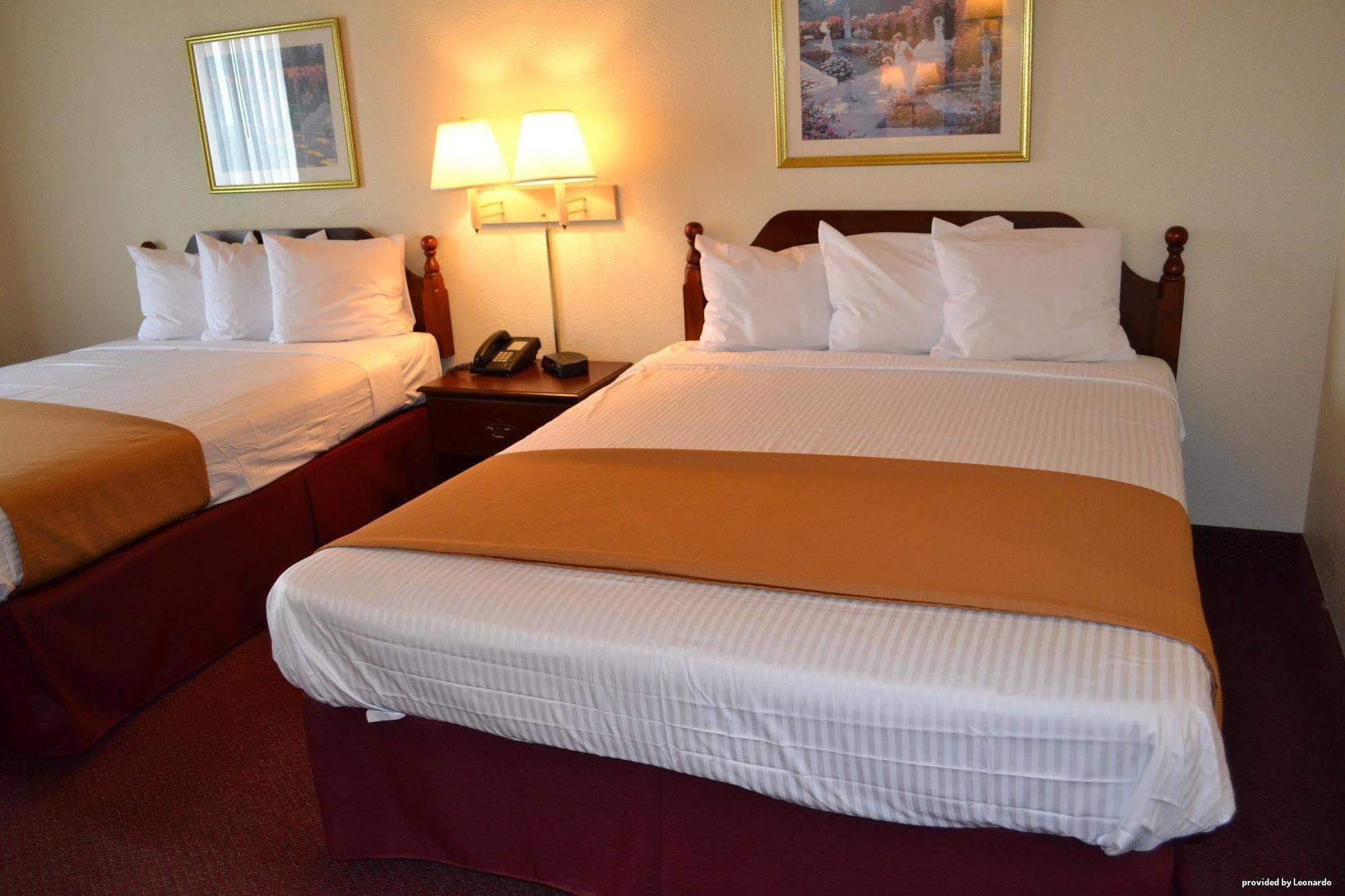 Western Executive Hotel 3*